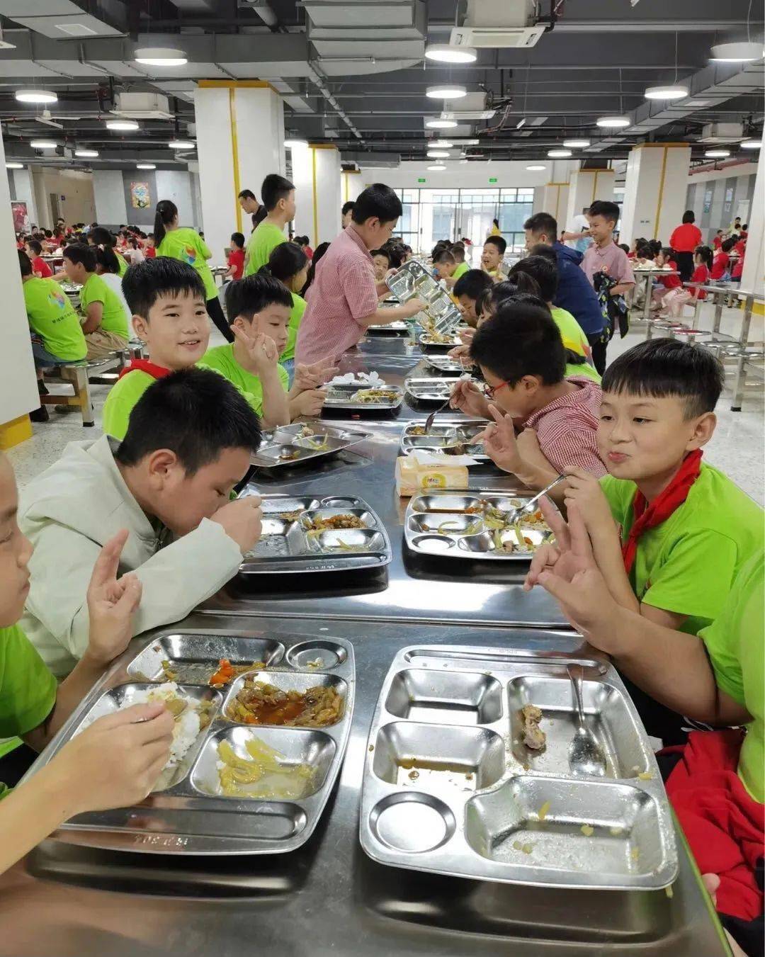 景德镇家长,中午你会给孩子送饭吗?_食堂