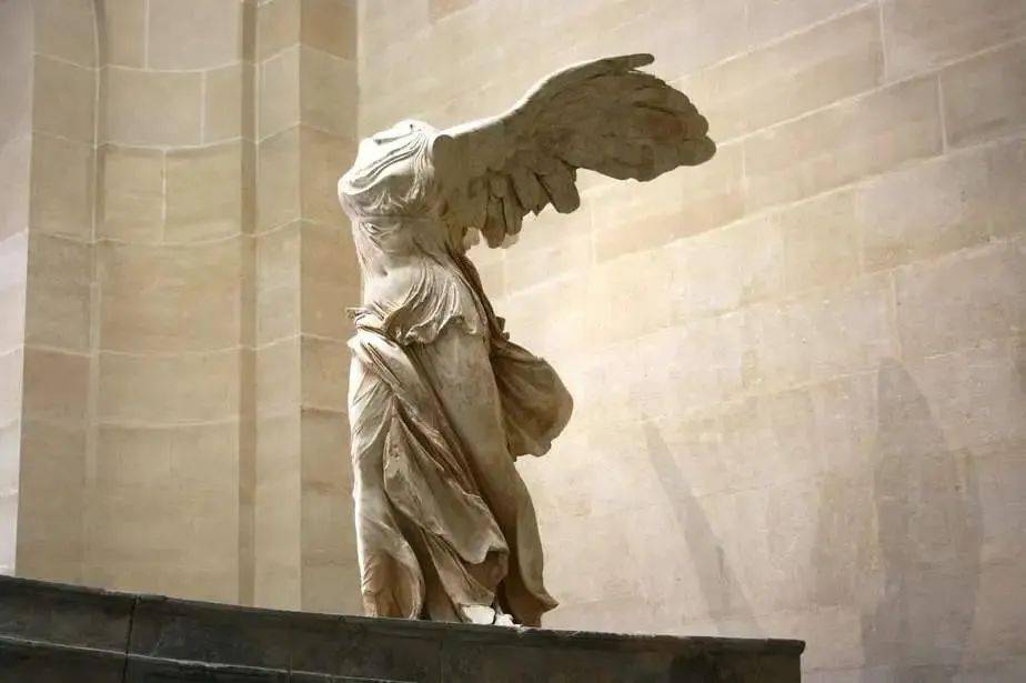 另外,还有令艺术爱好者们神往的古希腊雕塑作品,尤其是法国卢浮宫馆藏