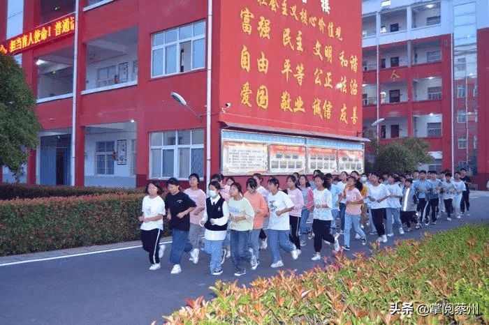 阳光体育大课间成为汝南县三中一道亮丽风景