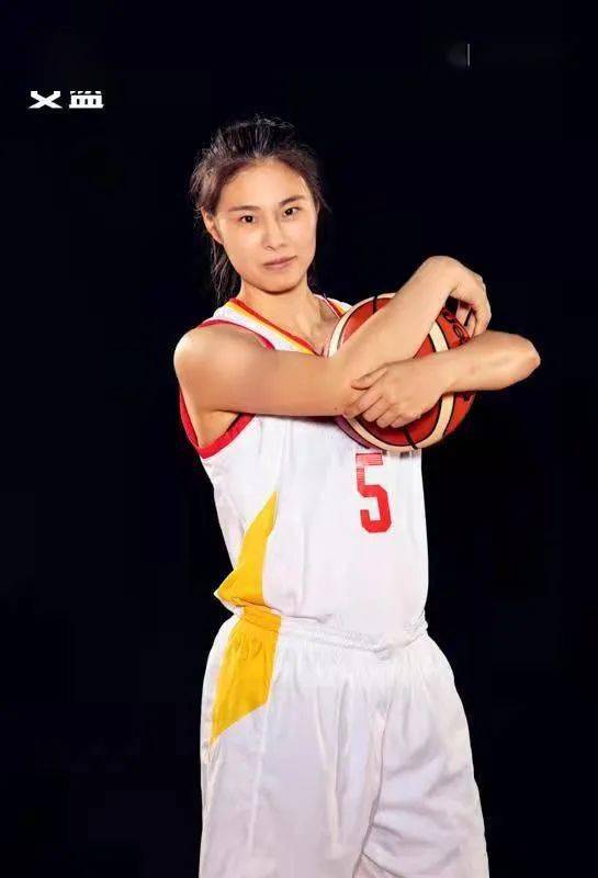 王思雨随女篮奥运联合队强势夺冠