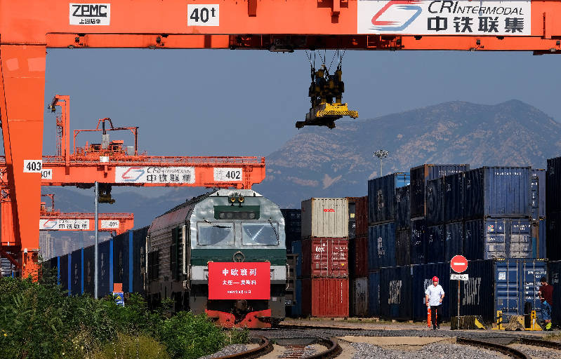 图三:9月15日,开往莫斯科的x8057次中欧班列在大连铁路集装箱中心站