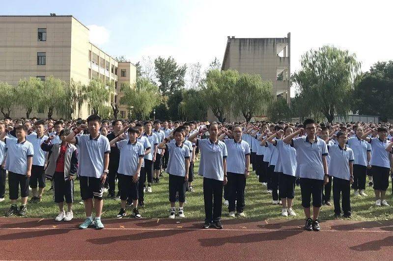 活动中,许村镇禁毒办分管负责人,许村派出所民警以及许村中学老师分别