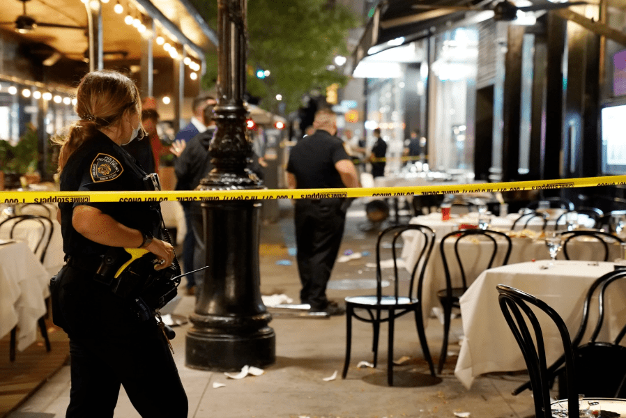 纽约:曼哈顿一家中餐馆发生持枪抢劫案,男子拒交财物遭枪击(图)