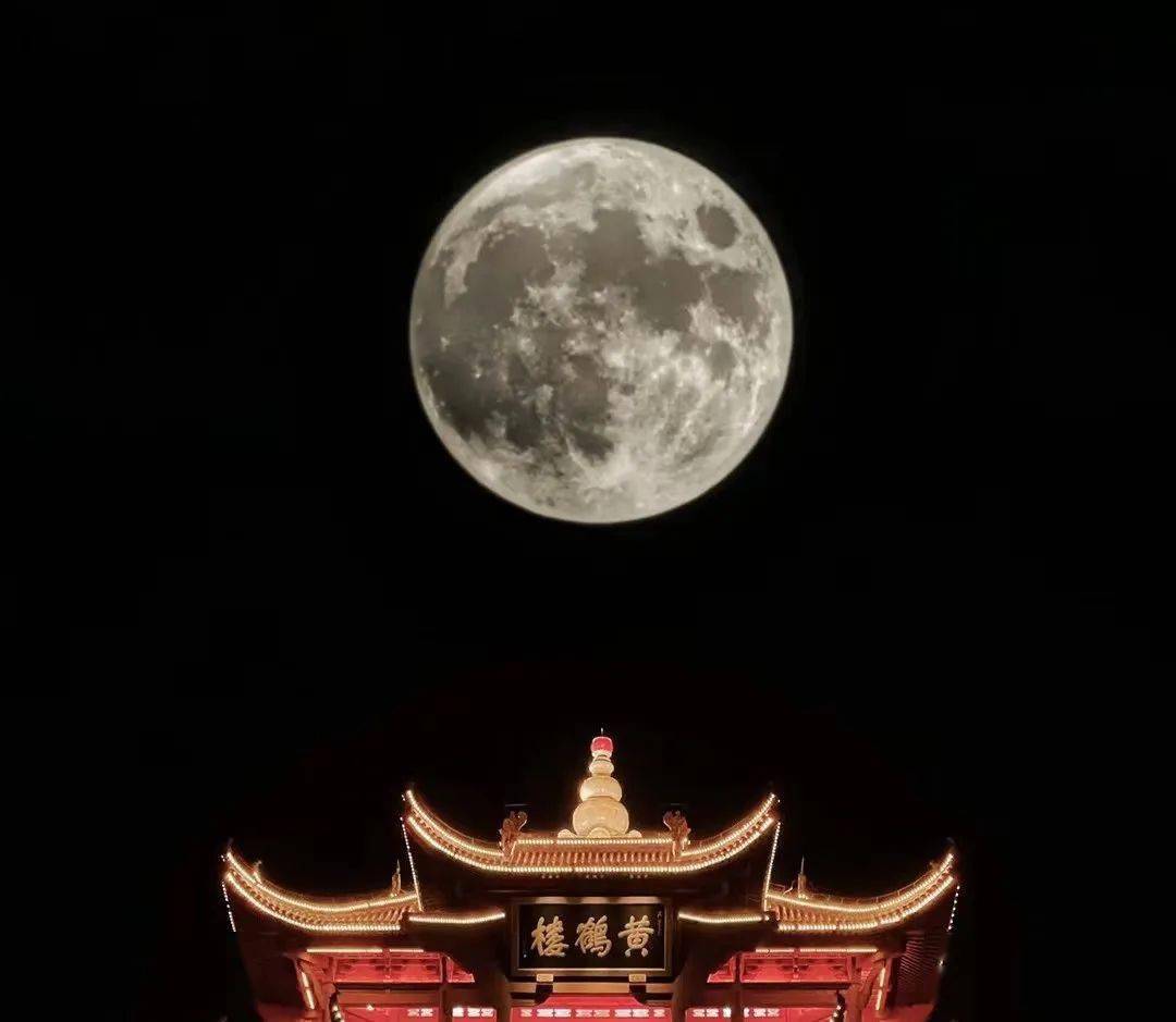 绝美!昨夜的"武汉月"在朋友圈刷屏,你拍到了吗_月亮