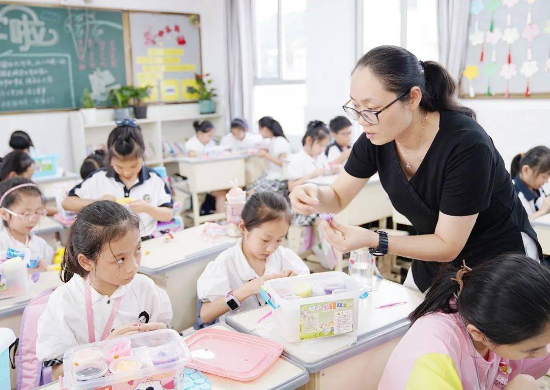 近日,陈屿中心小学,环山小学玉澜河校区,坎门海都小学等学校的4点钟