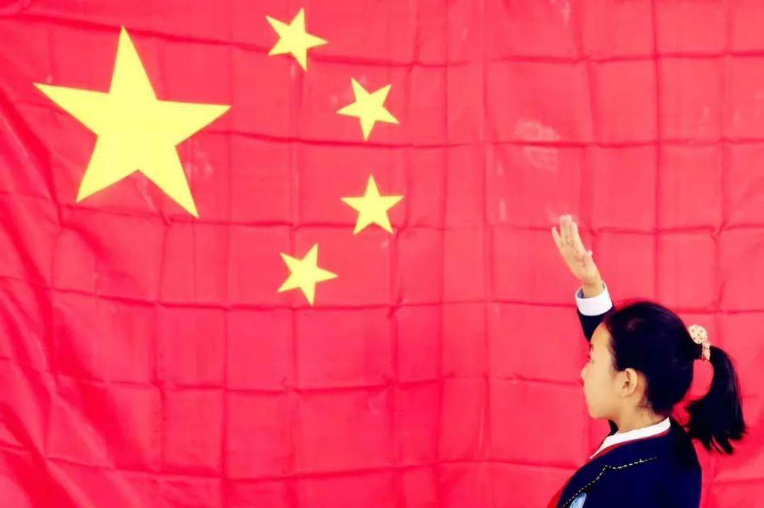 与国旗合影向国旗敬礼邀你开拍