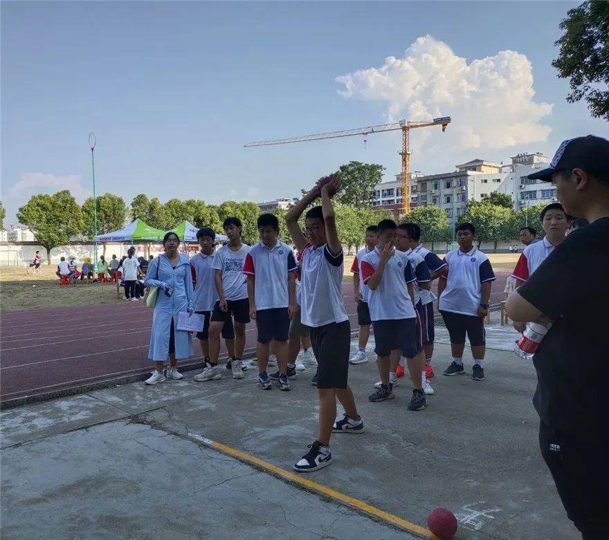 奋勇拼搏赛烈日,横塘学子展英姿 ——桂林市第十八中学初中部横塘校区