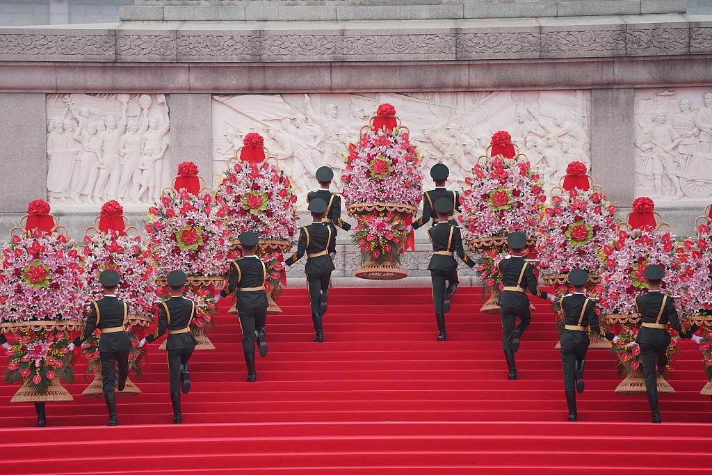 来源烈士纪念日向人民英雄敬献花篮仪式在北京天安门广场隆重举行