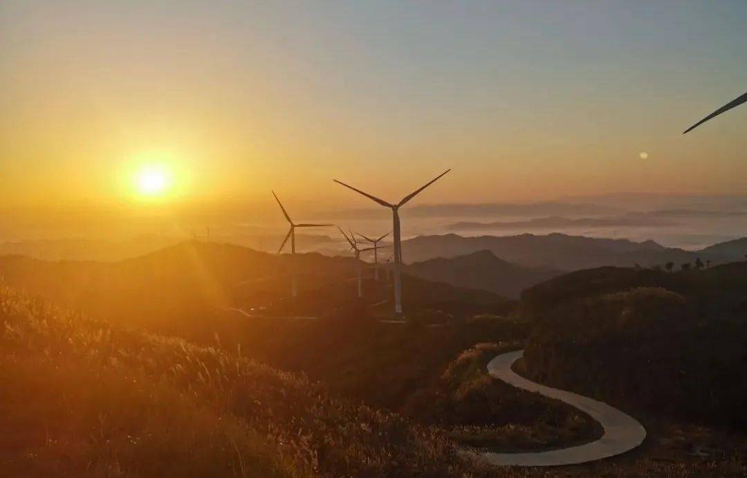 麻阳有座山,名叫#西晃山,离天只有"三尺三"