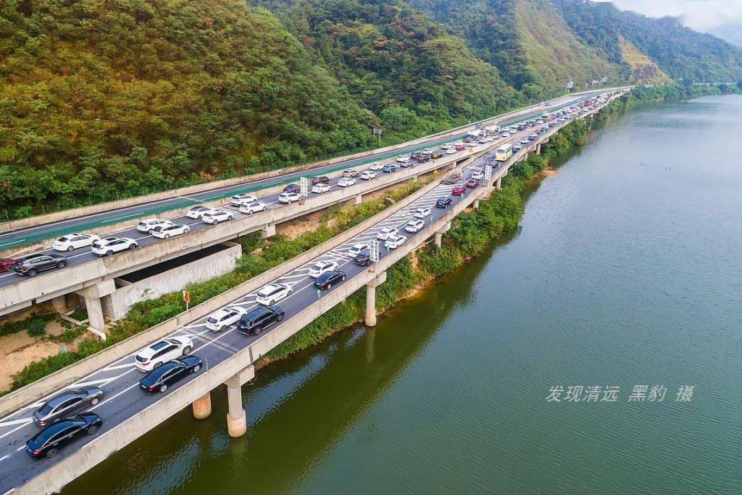 许广高速清远段塞车长龙达30公里,数十万游客彻夜未眠!