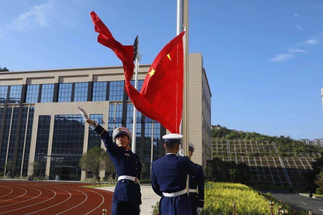 遵义消防隆重举行升国旗仪式庆祝祖国72周年华诞