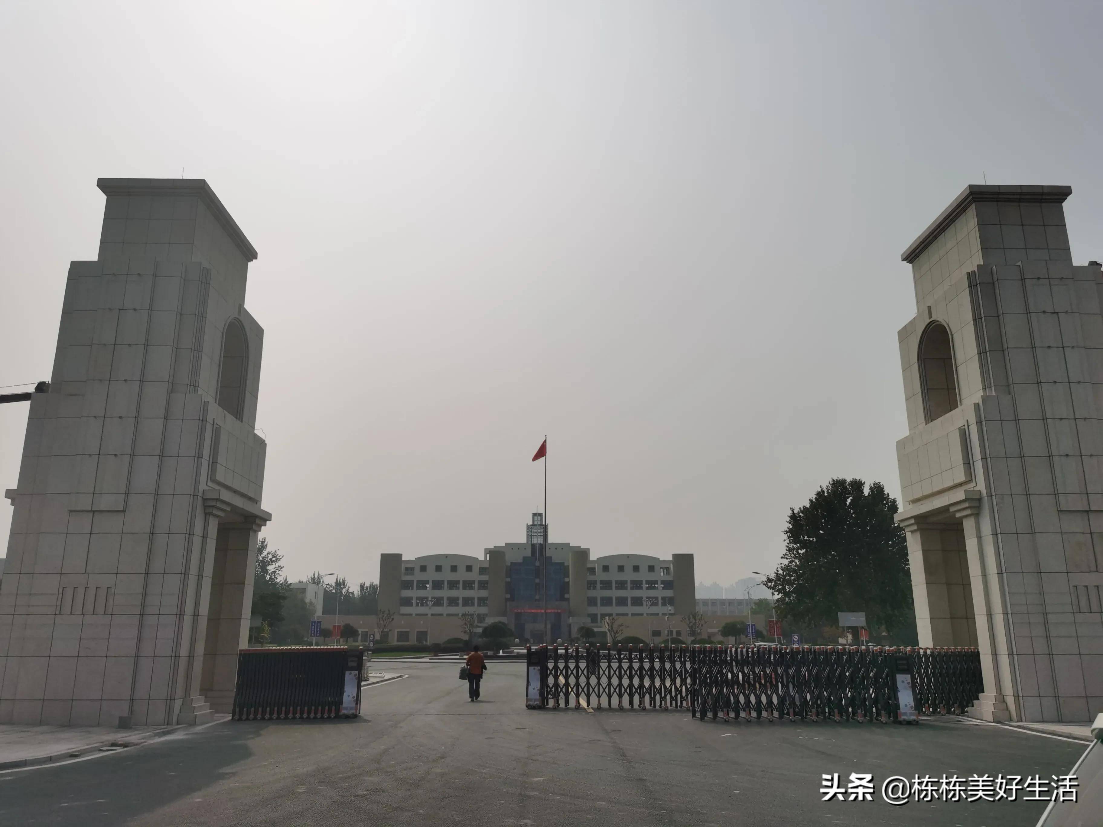 山东石油化工学院北门,原来石油大学北门只能留在记忆