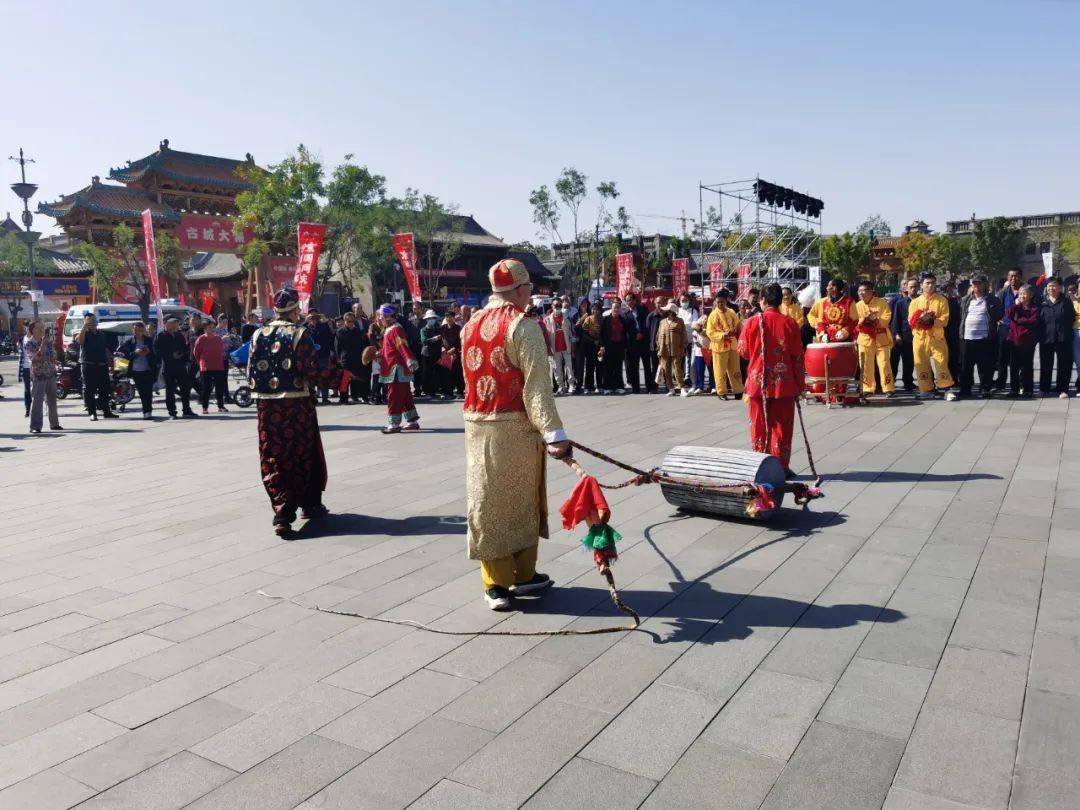 头条静乐民俗传统节目拉碌碡在忻州古城表演