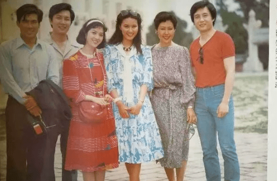 16年前被屠洪刚抛弃的方舒独自抚养两女儿现状如何了