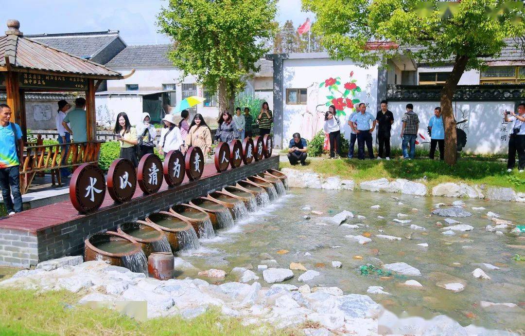 盐北村地处昌荣镇东北角,由原万昌与秦庄两个自然村合并而成.