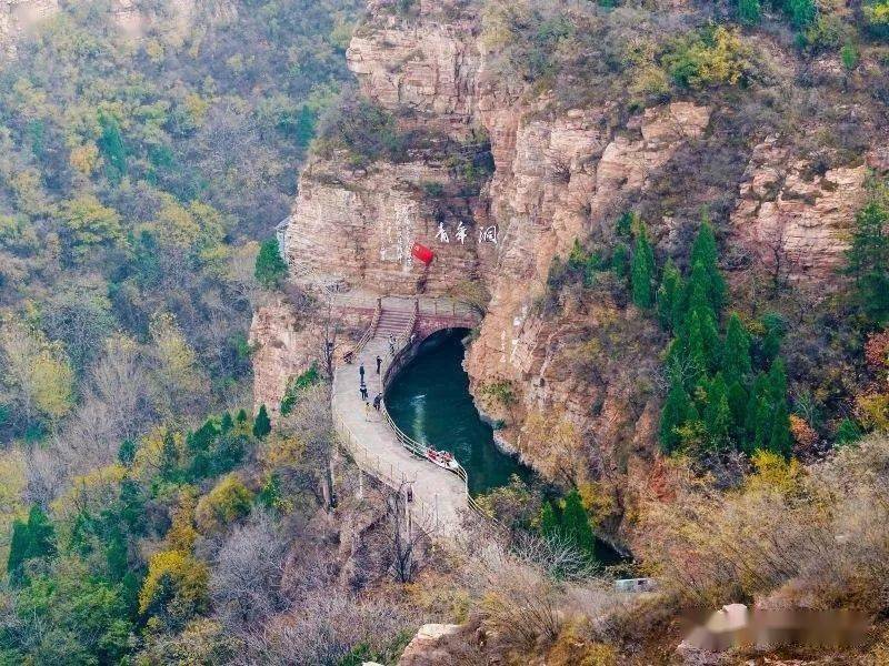 红旗渠风景区是由红旗渠分水苑和青年洞景区组成,主要有红旗渠纪念馆