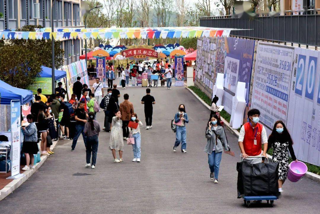 关注开学啦重庆移通学院綦江校区3500余名新生报到入学