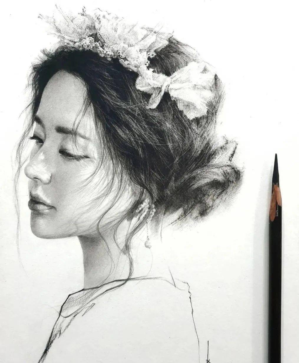 这铅笔素描画,也太精彩了,尤其是发丝