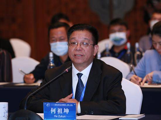 何祖坤云南日报报业集团党委书记,社长 何祖坤从洱海一个湖的保护到
