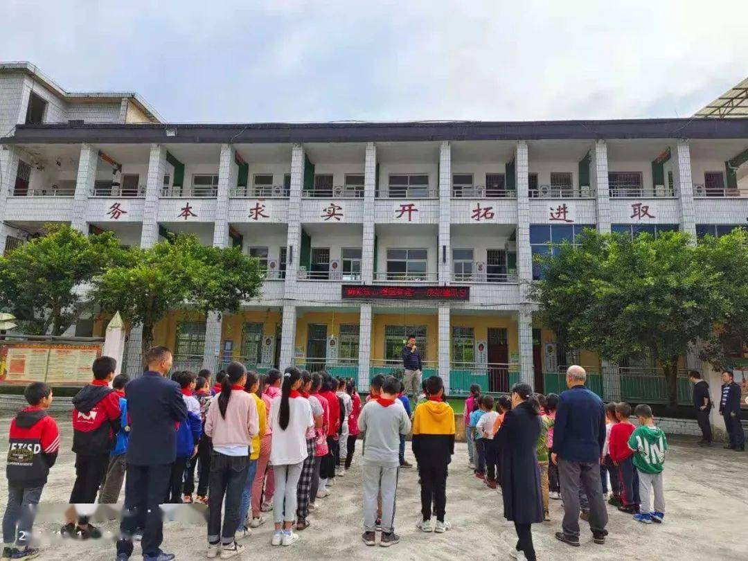 潼南各级少先队庆祝建队72周年_朝阳小学