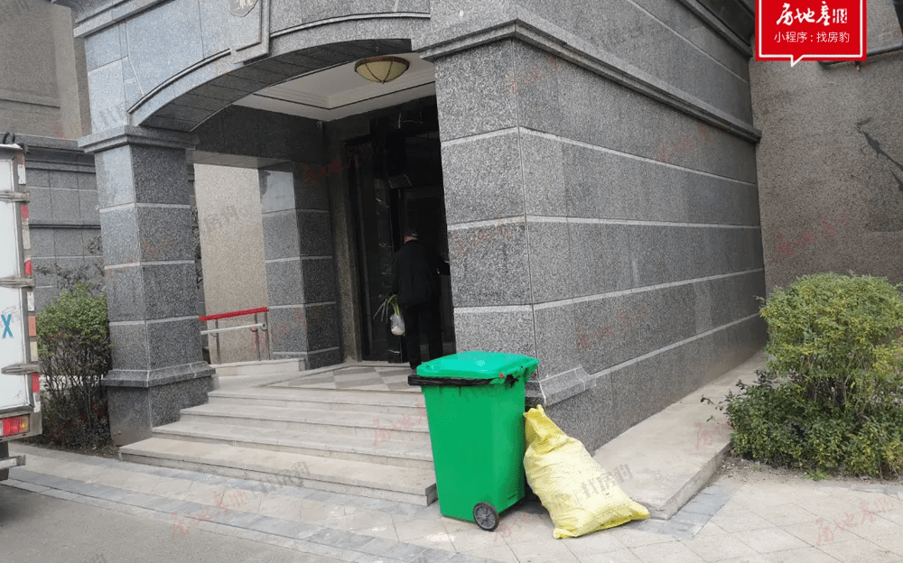 交付单元北侧入户门