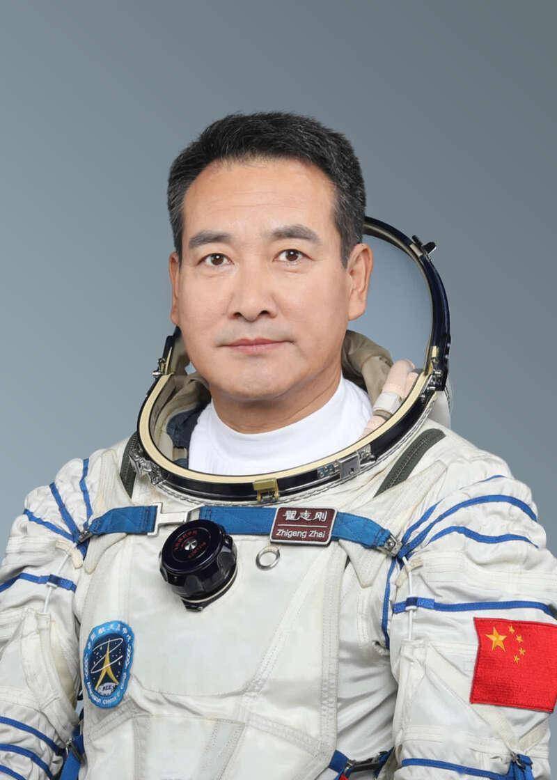 在神舟七号载人飞行任务中,翟志刚完成中国人首次太空行走,他也因此被