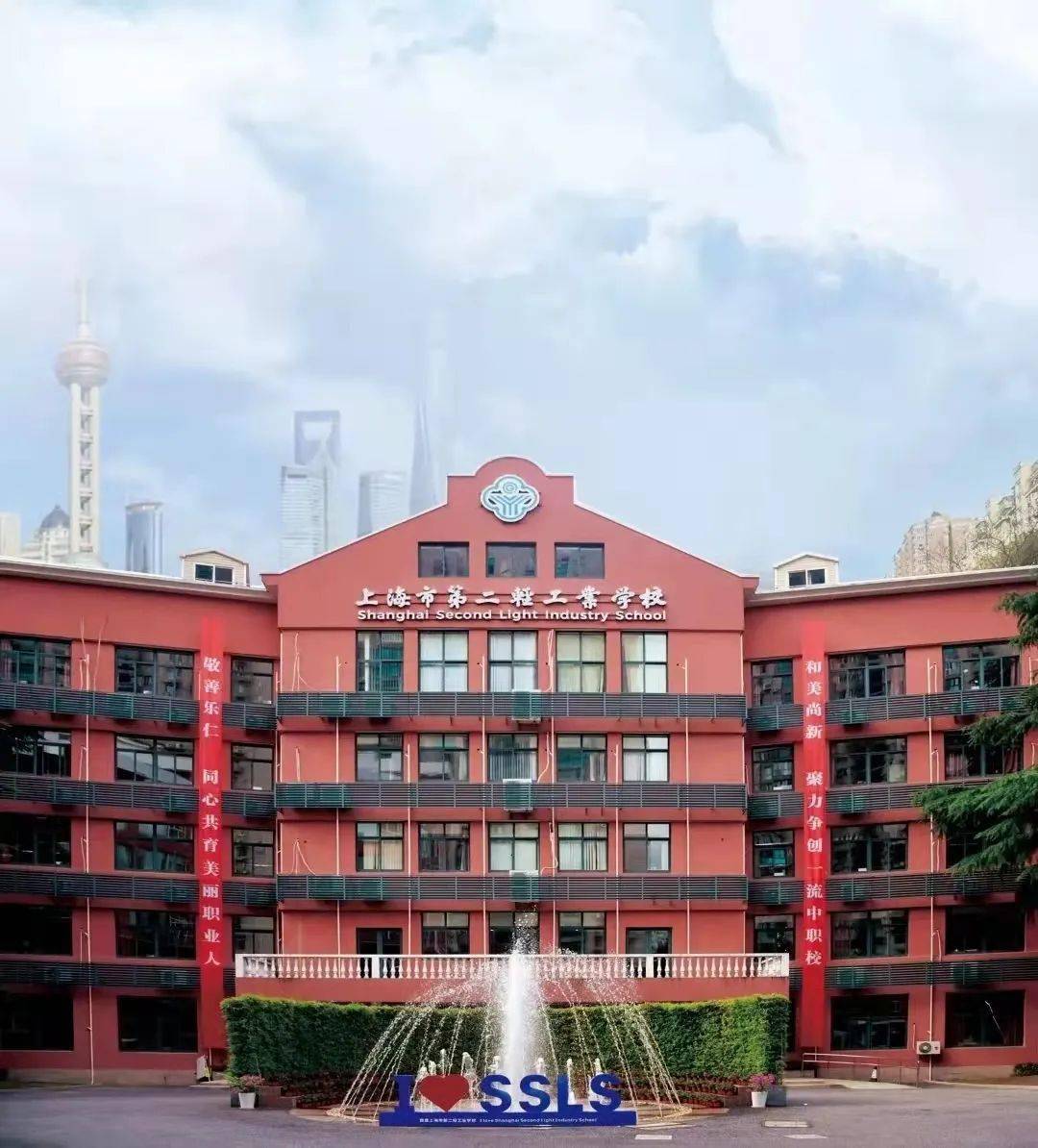 上海思博职业技术学院图书馆兼具阅读和研讨功能,打造学习交流新空间