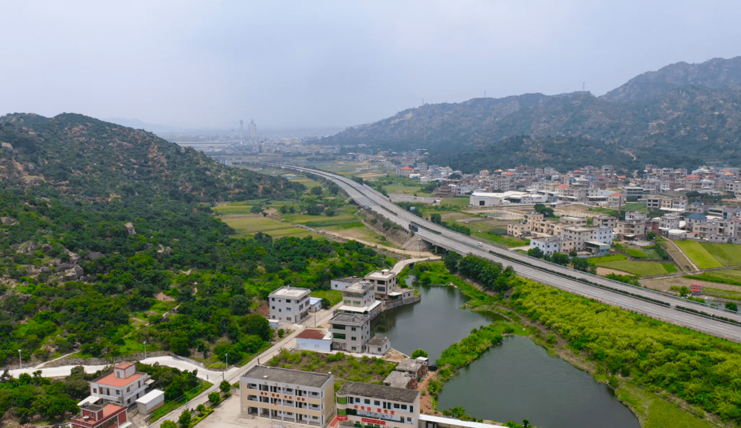 漳州市龙海区浮宫镇后宝小学王德生平事迹陈列馆由王德二儿子王晋鹏