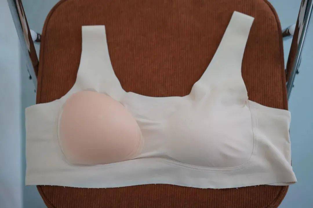 为乳腺癌切除术的女性设计术后内衣