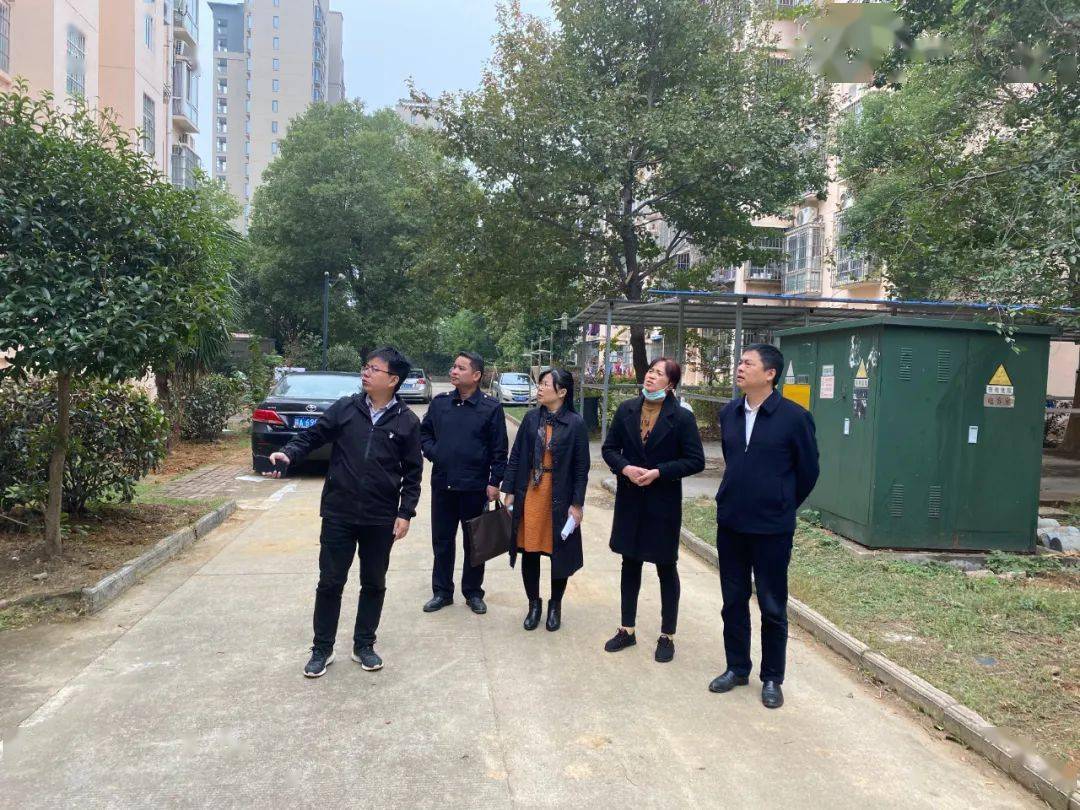 青云谱区副区长涂艳彬来到八大山人社区实地督查社区文明创建工作