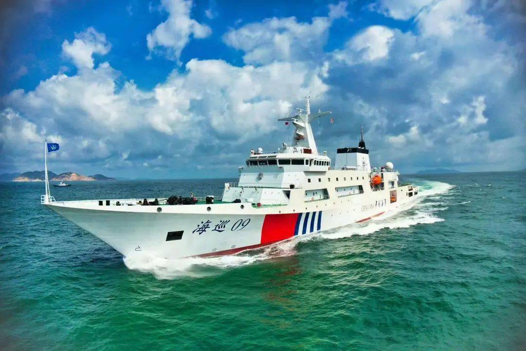 我国首艘万吨级海事巡逻船"海巡09"轮在广州列编