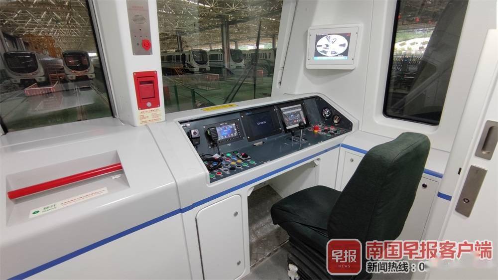 南宁地铁5号线全自动驾驶车驾驶室.