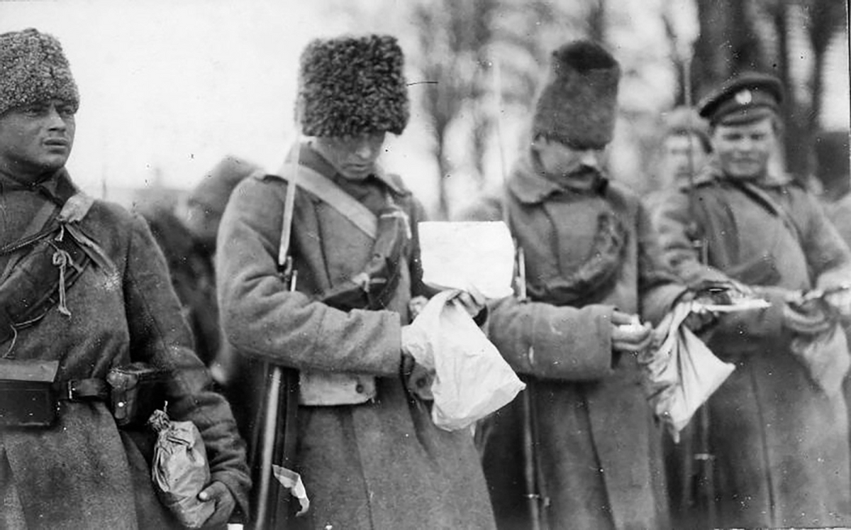 苏波战争爆发后,  1920年4月,波兰开始实施"基辅行动",很快就攻破苏俄