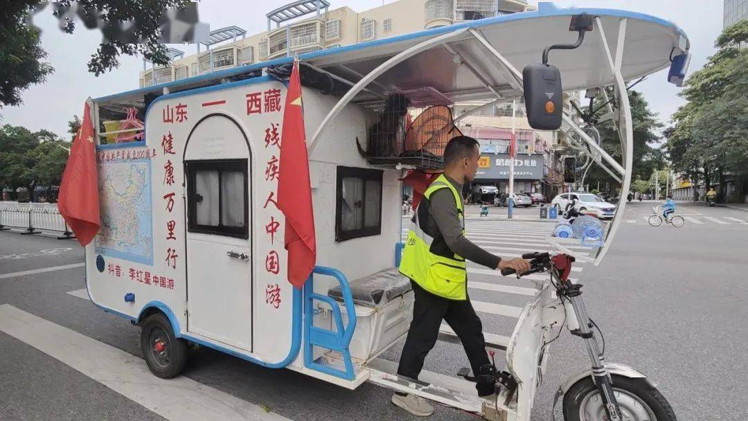 推着助力"房车"历时116天跨越9省区,他徒步来到慕名已久的北海