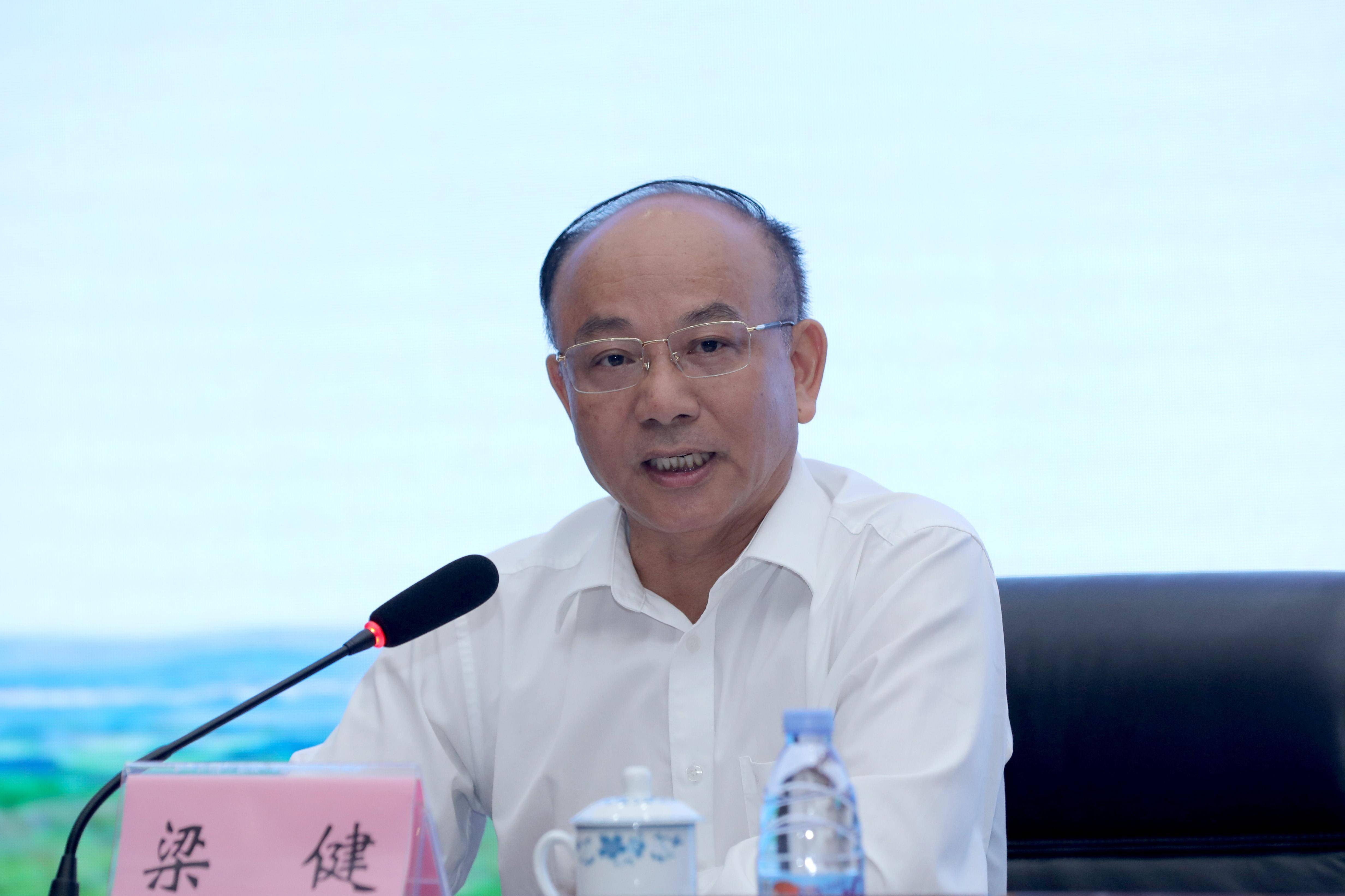 广东省委农办专职副主任,省乡村振兴局专职副局长梁健在开班仪式上