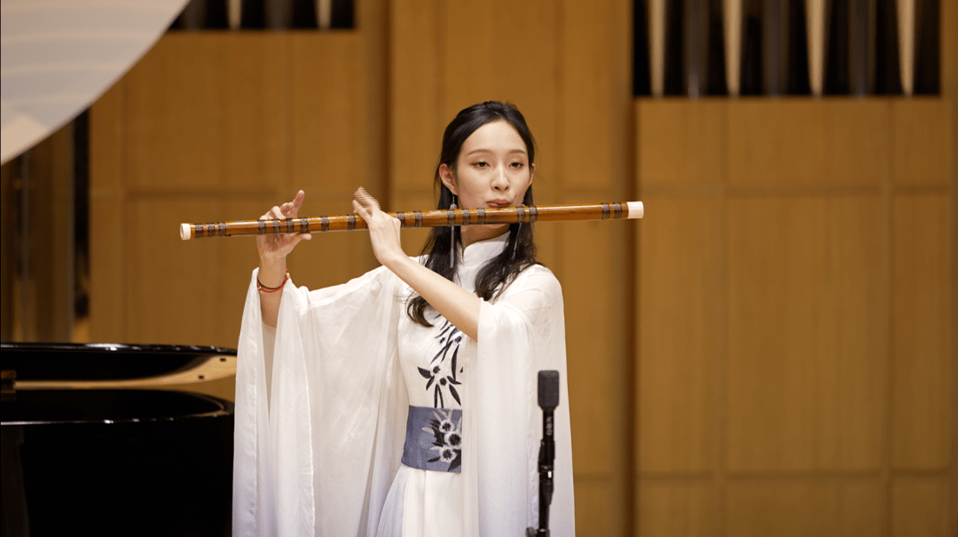 朱炜演奏《幽兰逢春》笛坛名曲《幽兰逢春》是赵松庭先生生前创作的