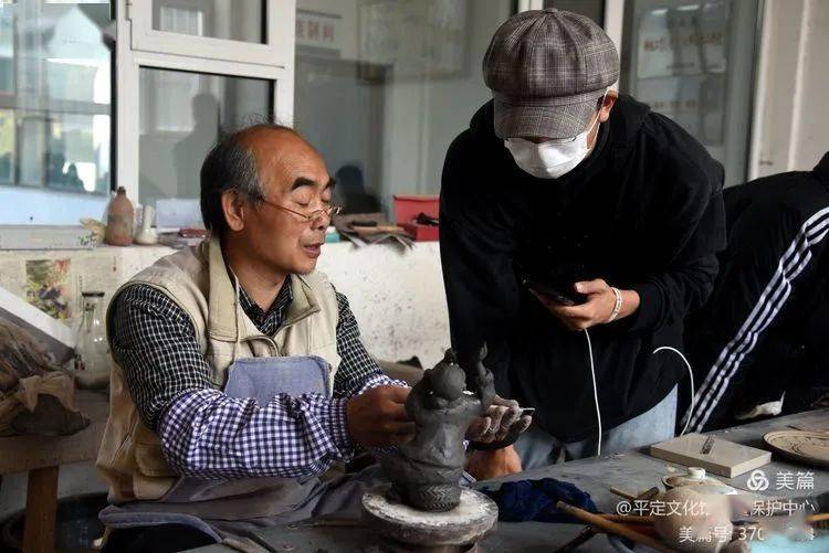 非遗研学——高校师生走进平定刻花瓷非遗博物馆_陶瓷