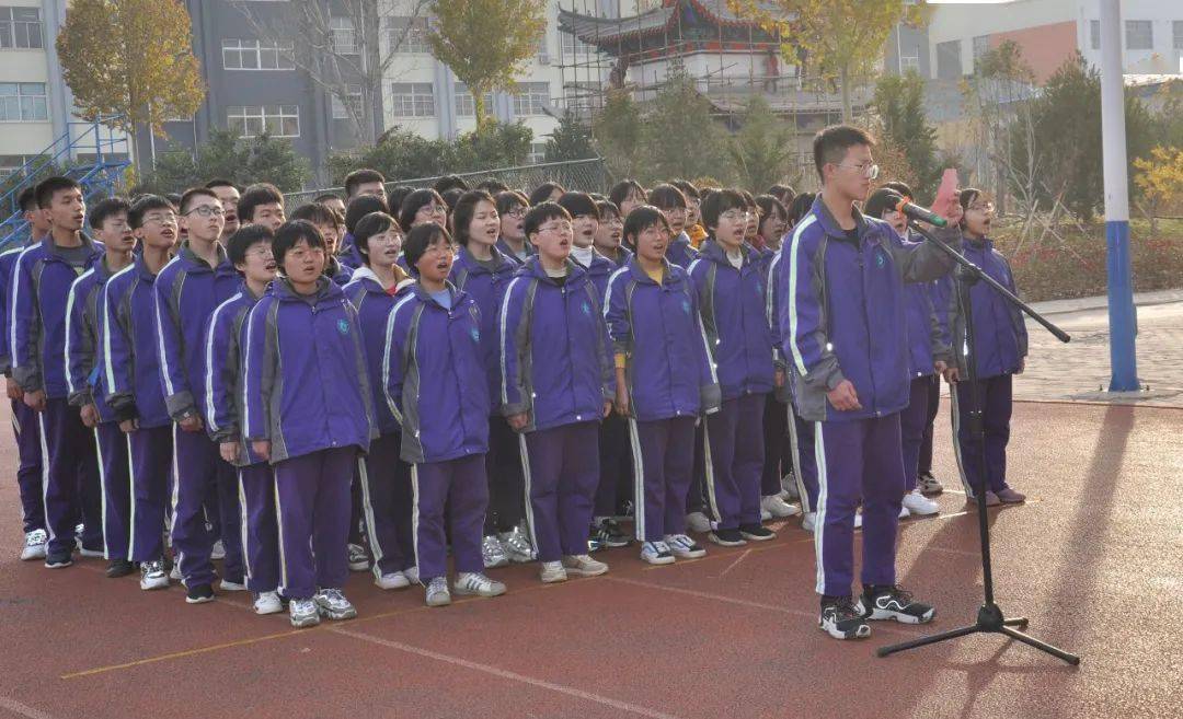 邱县第一中学举行高考倒计时200天誓师大会_高三