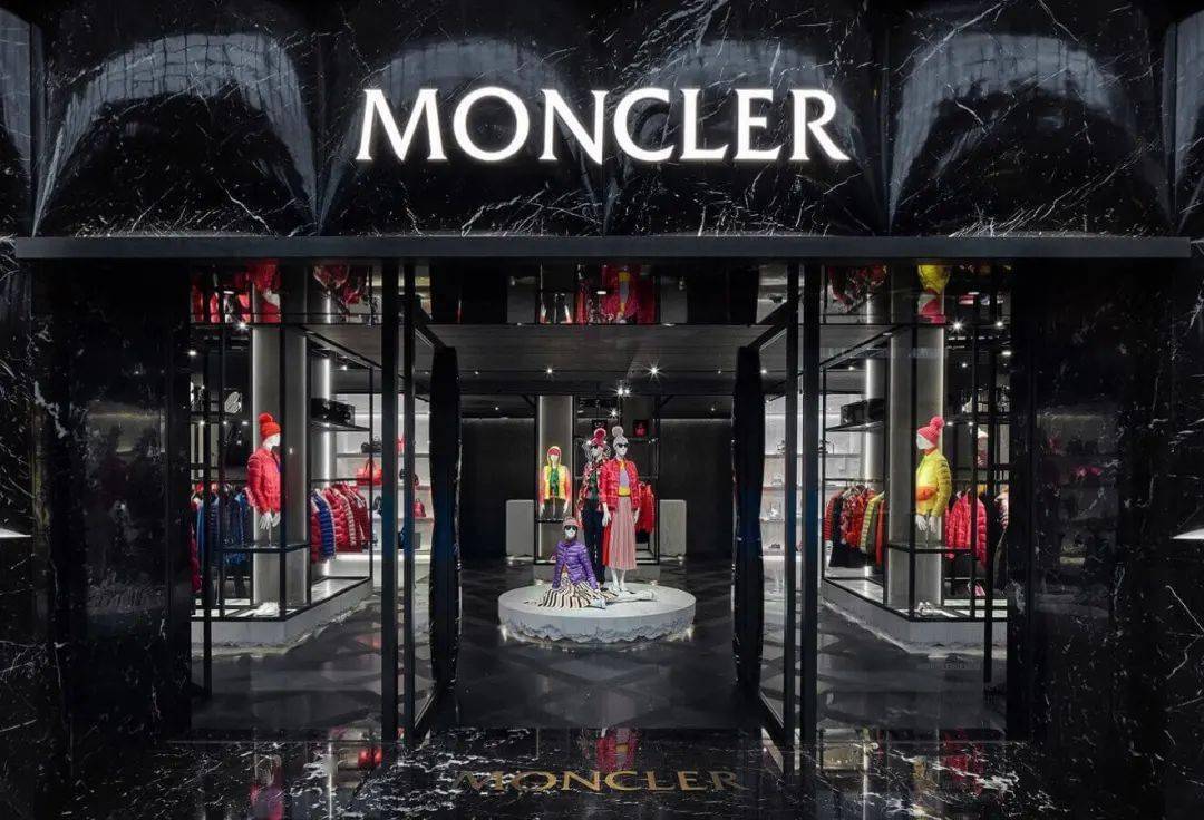 moncler发布公告称已与意大利运动潮流品牌stone island达成协议,将以