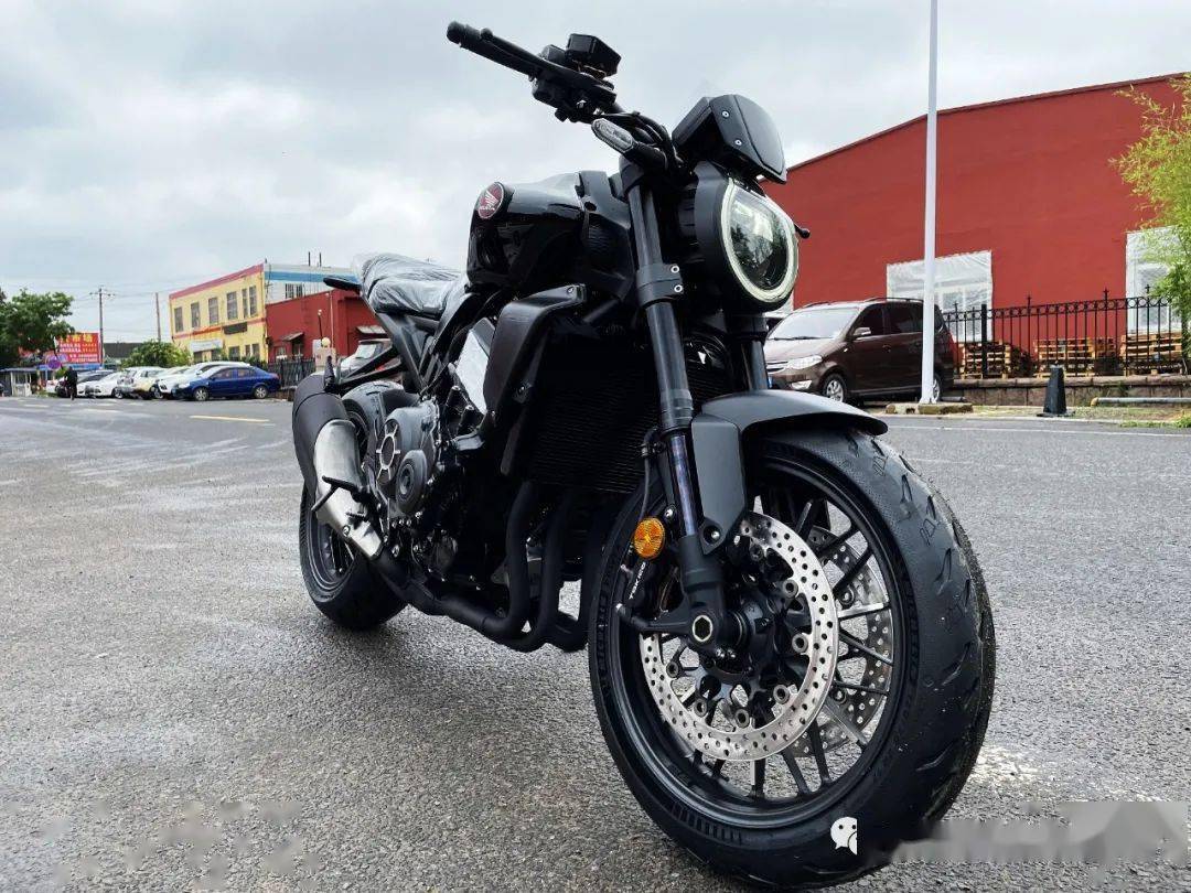 cb1000r重新定义经典复古的迷人魅力,精细到每一个零件,自日常生活