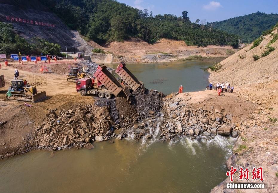 航拍海南迈湾水利枢纽工程"大江截流"现场.中新社记者 骆云飞 摄