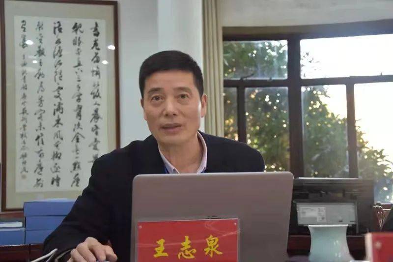 专家组组长王志泉综合评价了学校办学的"四个坚持"的工作亮点:一是