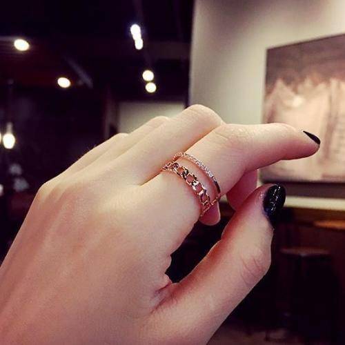 食指戴戒指什么意思戒指戴不同手指代表什么