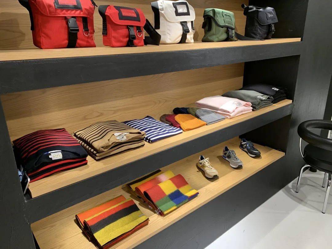 tomorrowland 是 acne studios 在日本的总代理商,同时也是 super a