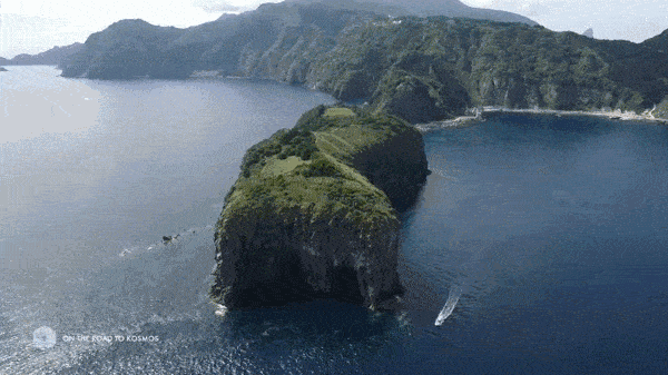 在这里,神秘的自然之气,美妙的日月星辰,吸引着来此寻找静谧的人们