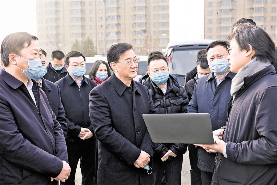 (记者赵震东 摄)本报博乐讯(记者李明星,赵震东 5日,州党委书记