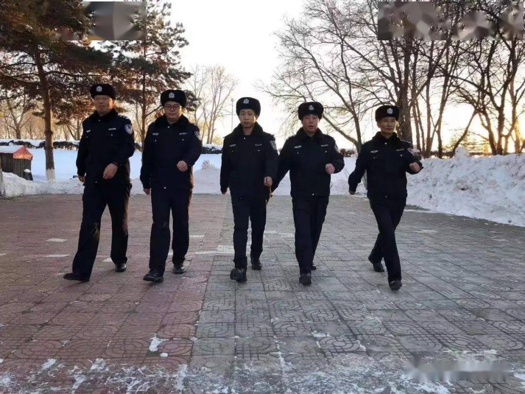 冬季整训绥滨县公安局组织开展冬季整训体能训练活动