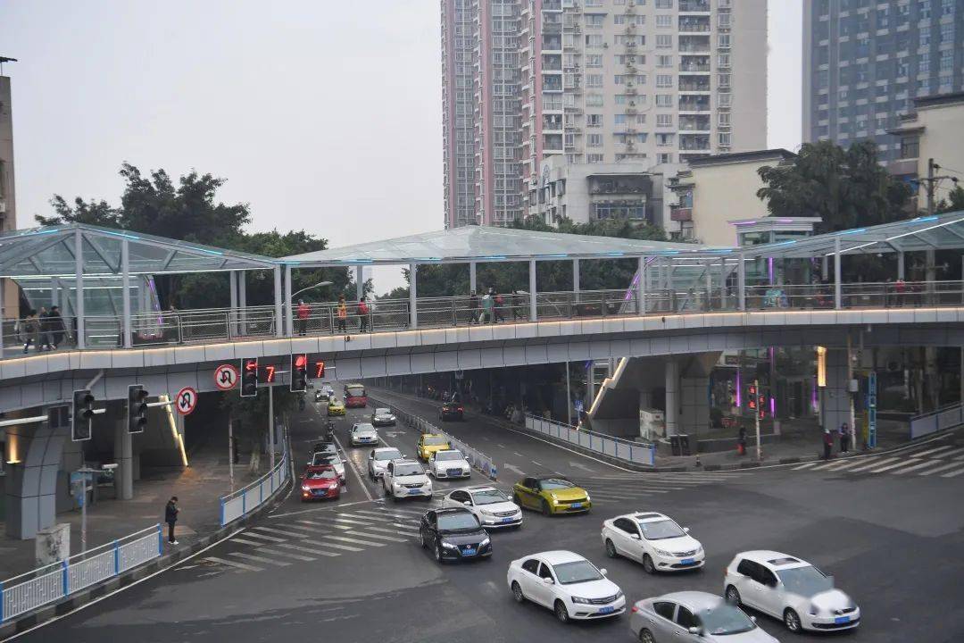 不只悟空立交南岸这座空中联廊形似玄武目测要火