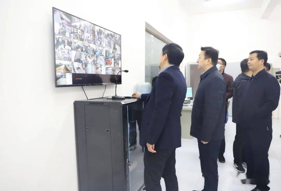 12月16日,县委书记路耕带队调研指导李新店镇人居环境整治,产业发展"