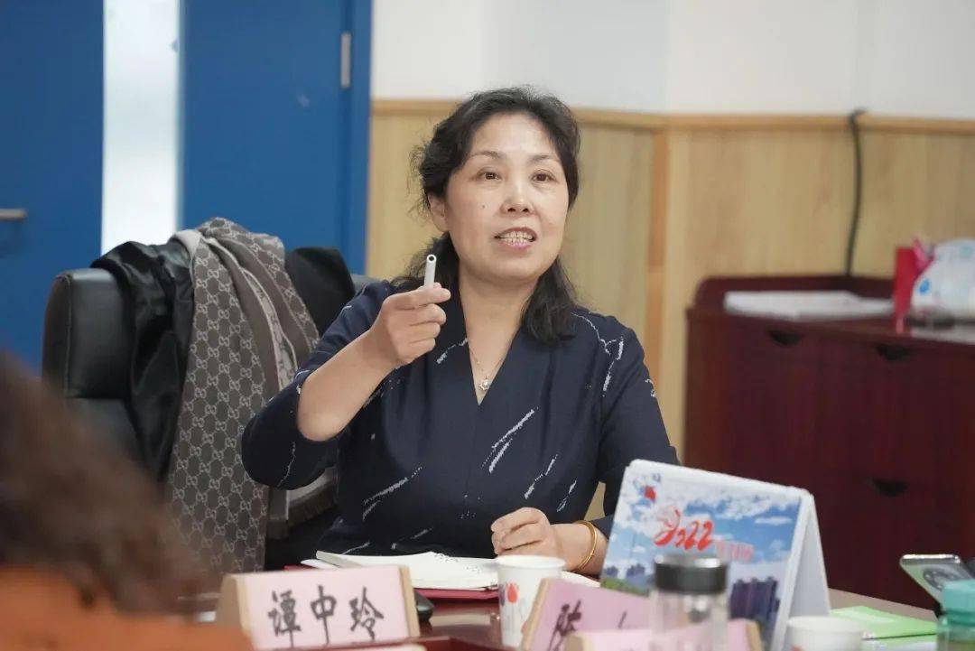 图|《纸船和风筝》夏娟老师图|《老爷爷赶鹅》卢飞燕老师图|《重叠